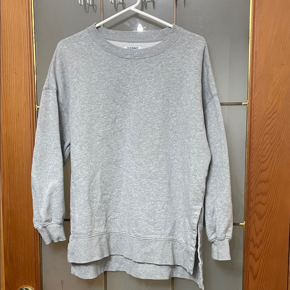 Old Navy Light Gray Crewneck Sweater